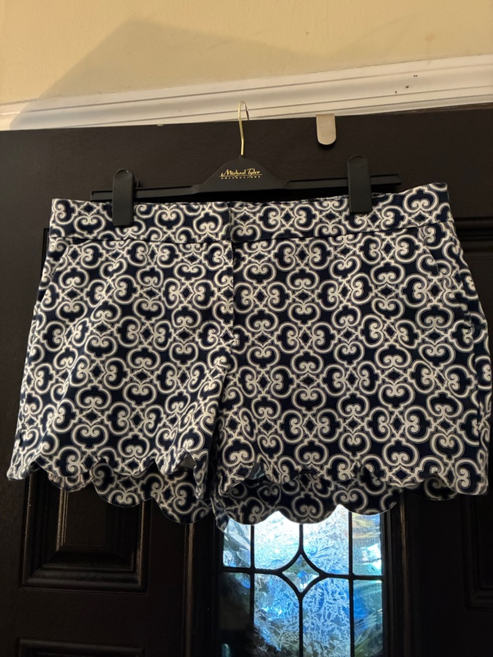 Crown &  Ivy Women’s Navy and White Patterned Scallop Hem Shorts